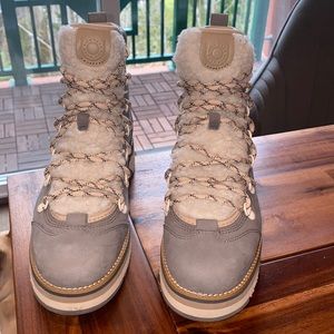 Women’s ZeroGrand Lodge Hiker Boot
COLE HAAN sz 7